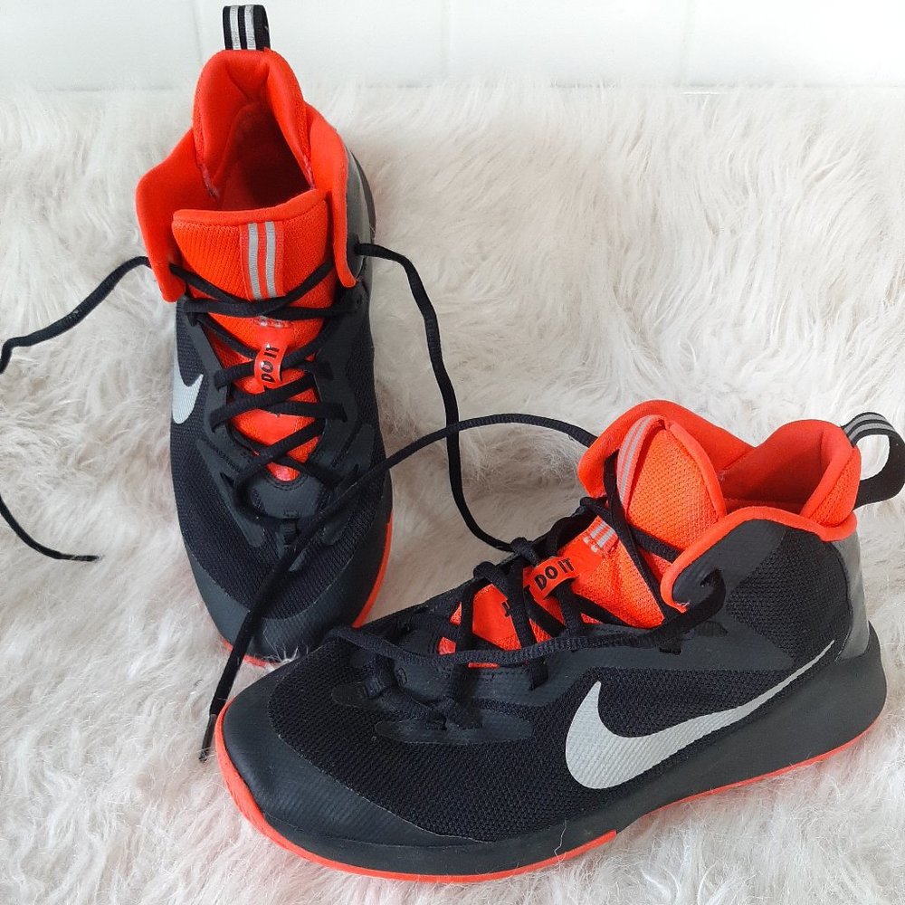 Nike Kid's Youth Black and Orange Training Shoes Siz Y6